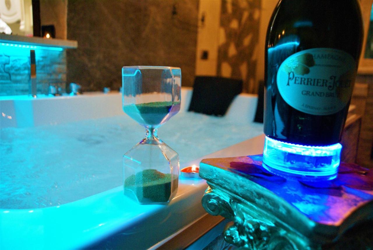 Gold luxury suite home roma Extérieur photo