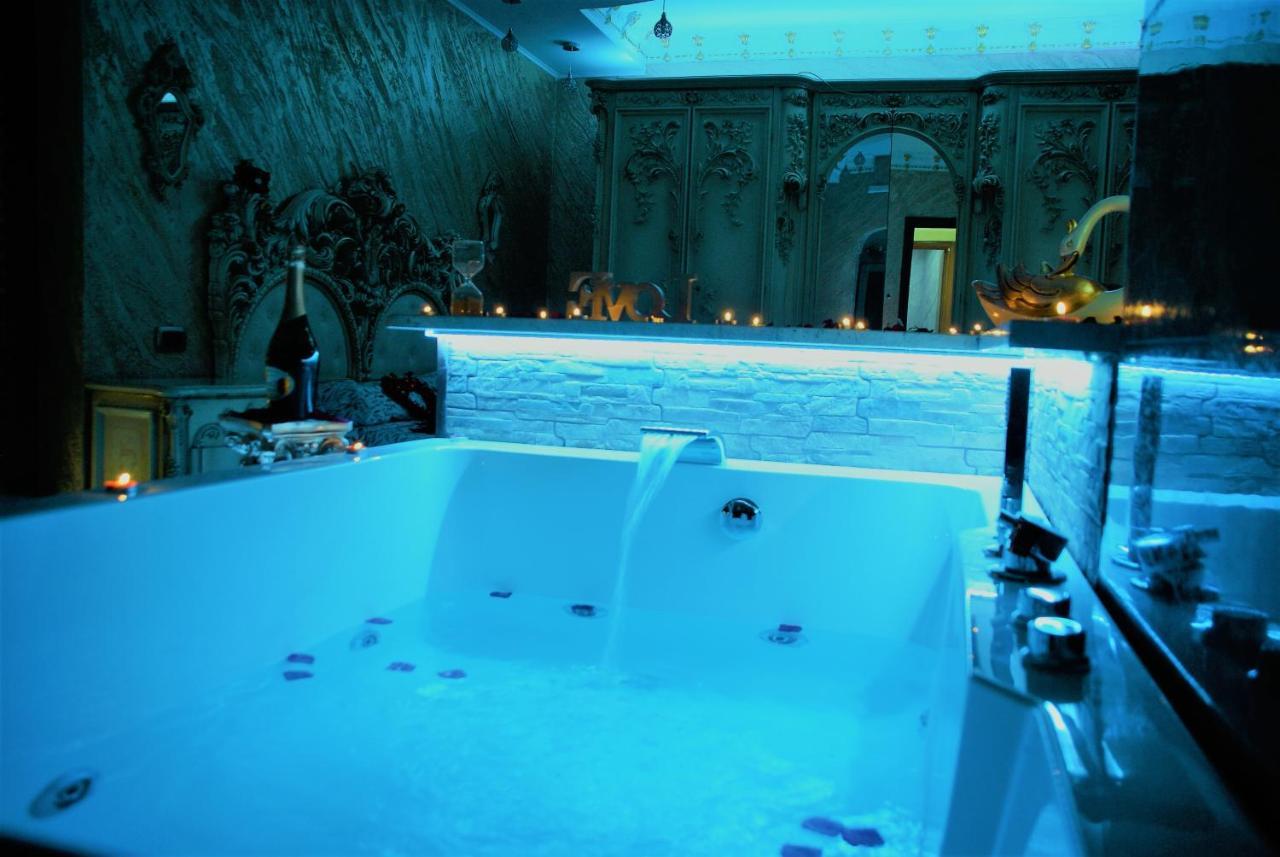 Gold luxury suite home roma Extérieur photo