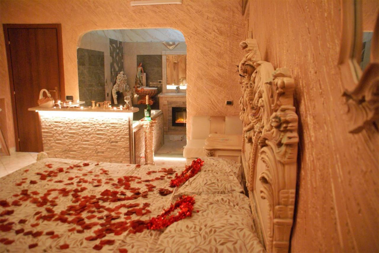 Gold luxury suite home roma Extérieur photo