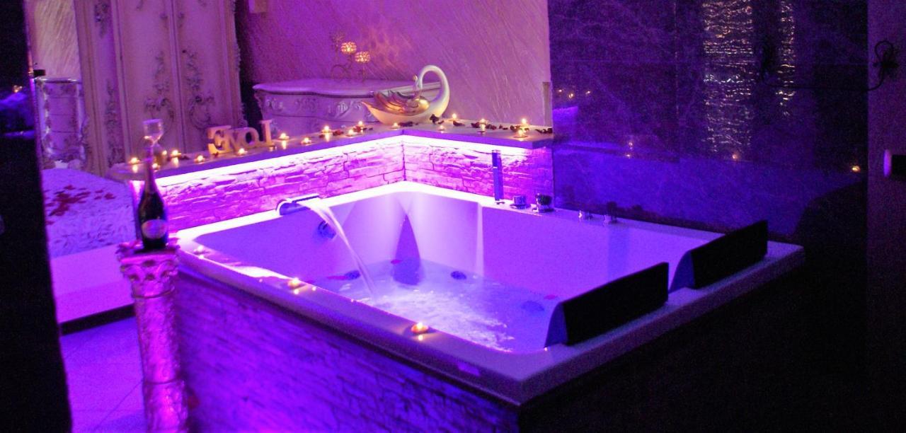 Gold luxury suite home roma Extérieur photo