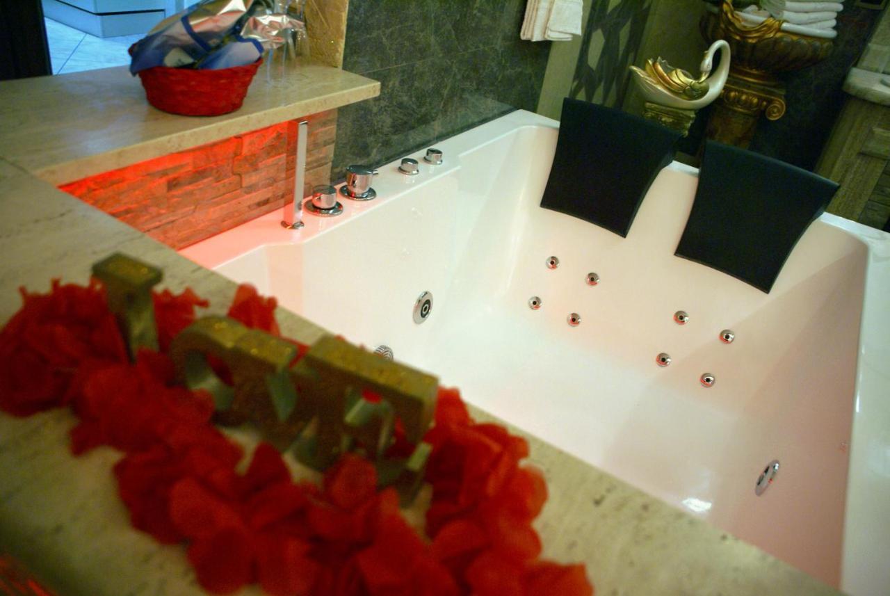 Gold luxury suite home roma Extérieur photo