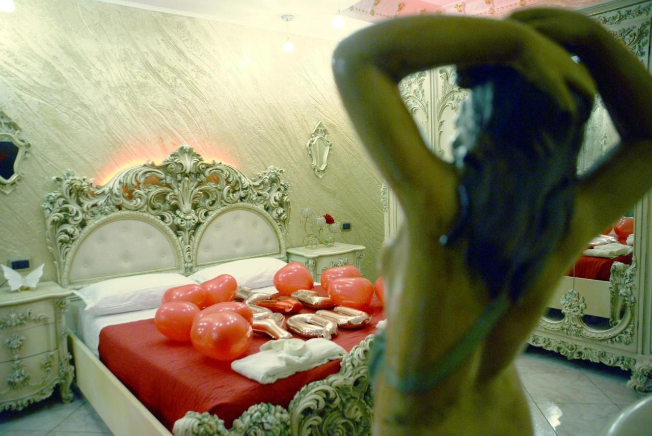 Gold luxury suite home roma Extérieur photo