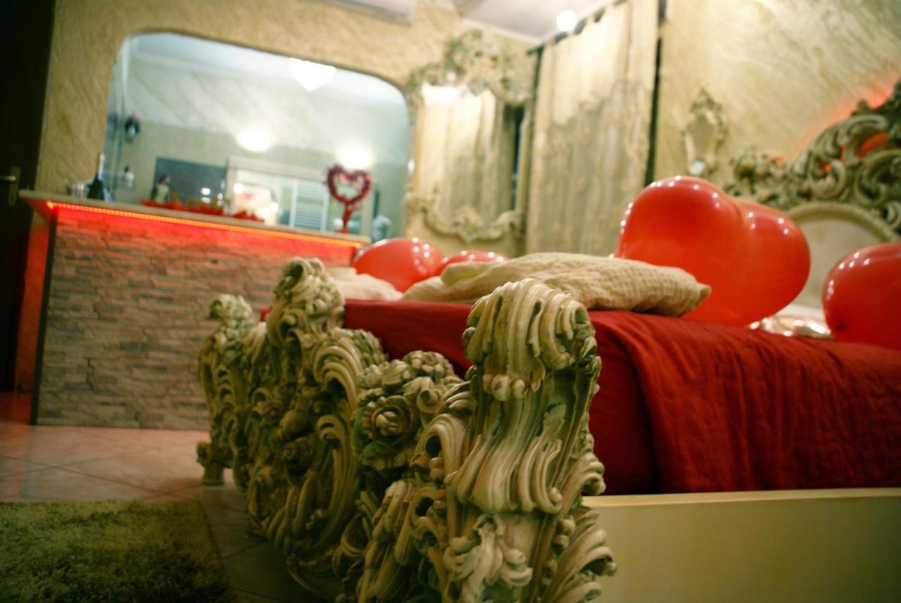 Gold luxury suite home roma Extérieur photo