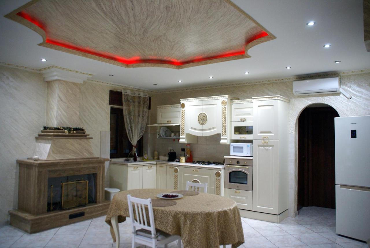 Gold luxury suite home roma Extérieur photo